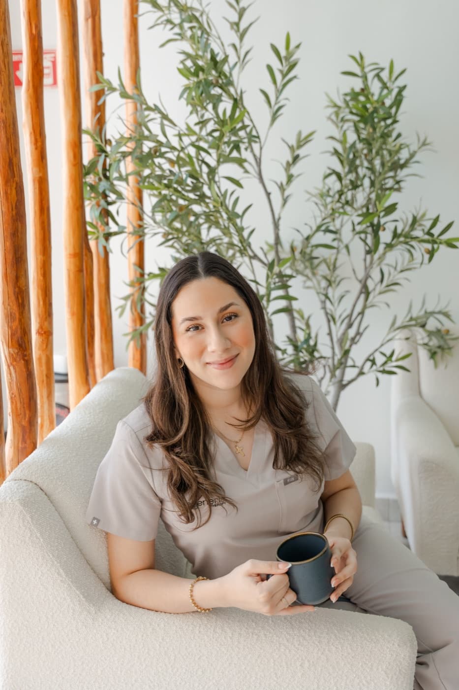 Lourdes Naredo — Clinical Nutritionist · Female Hormonal Nutrition