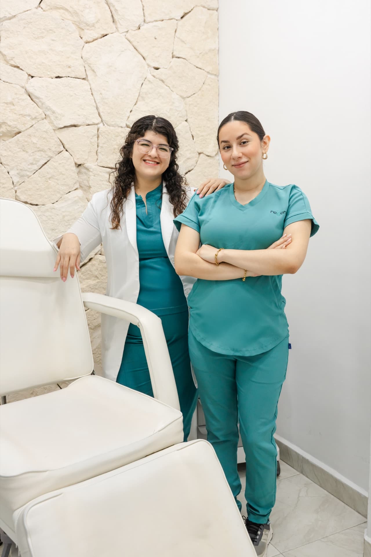 Revisión de rendimiento con el equipo clínico de Regeneris Therapy