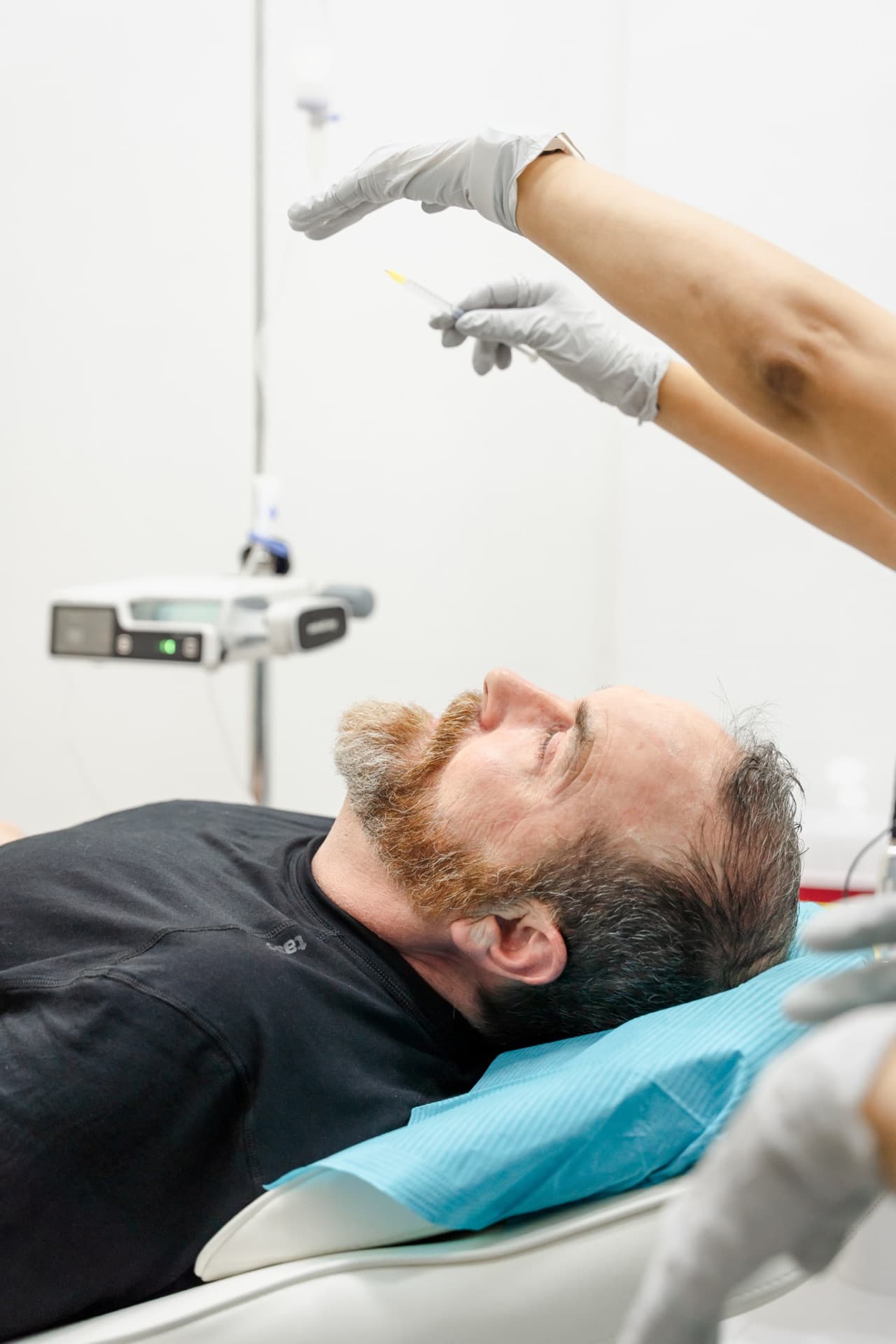 Peptide therapy vial handling at Regeneris Therapy clinic in Cancun